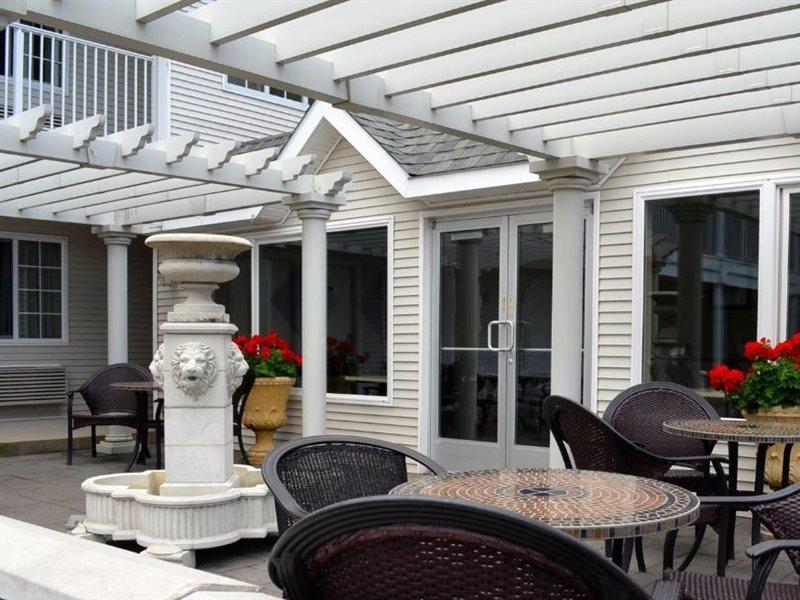 Court Plaza Inn & Suites Of Mackinaw Mackinaw City Exterior foto