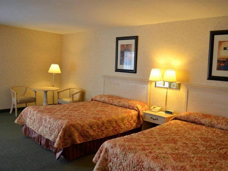 Court Plaza Inn & Suites Of Mackinaw Mackinaw City Exterior foto