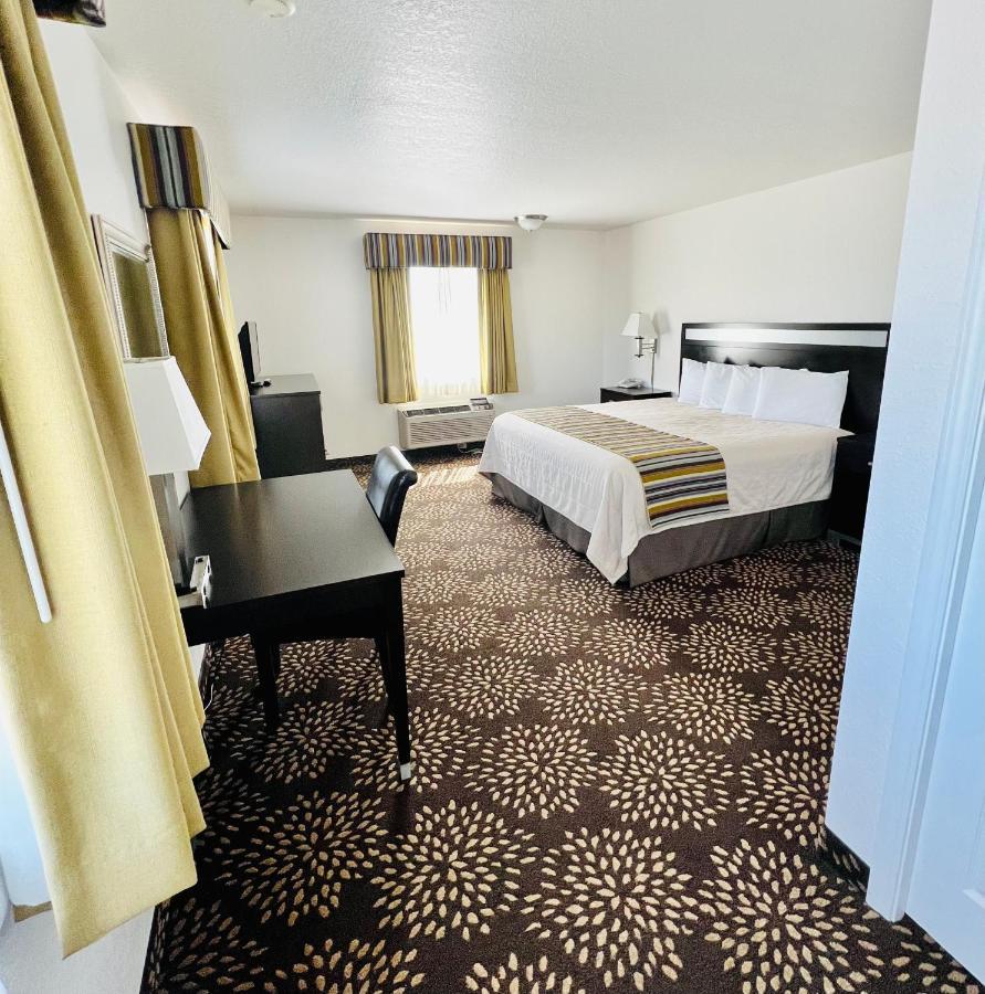Court Plaza Inn & Suites Of Mackinaw Mackinaw City Exterior foto