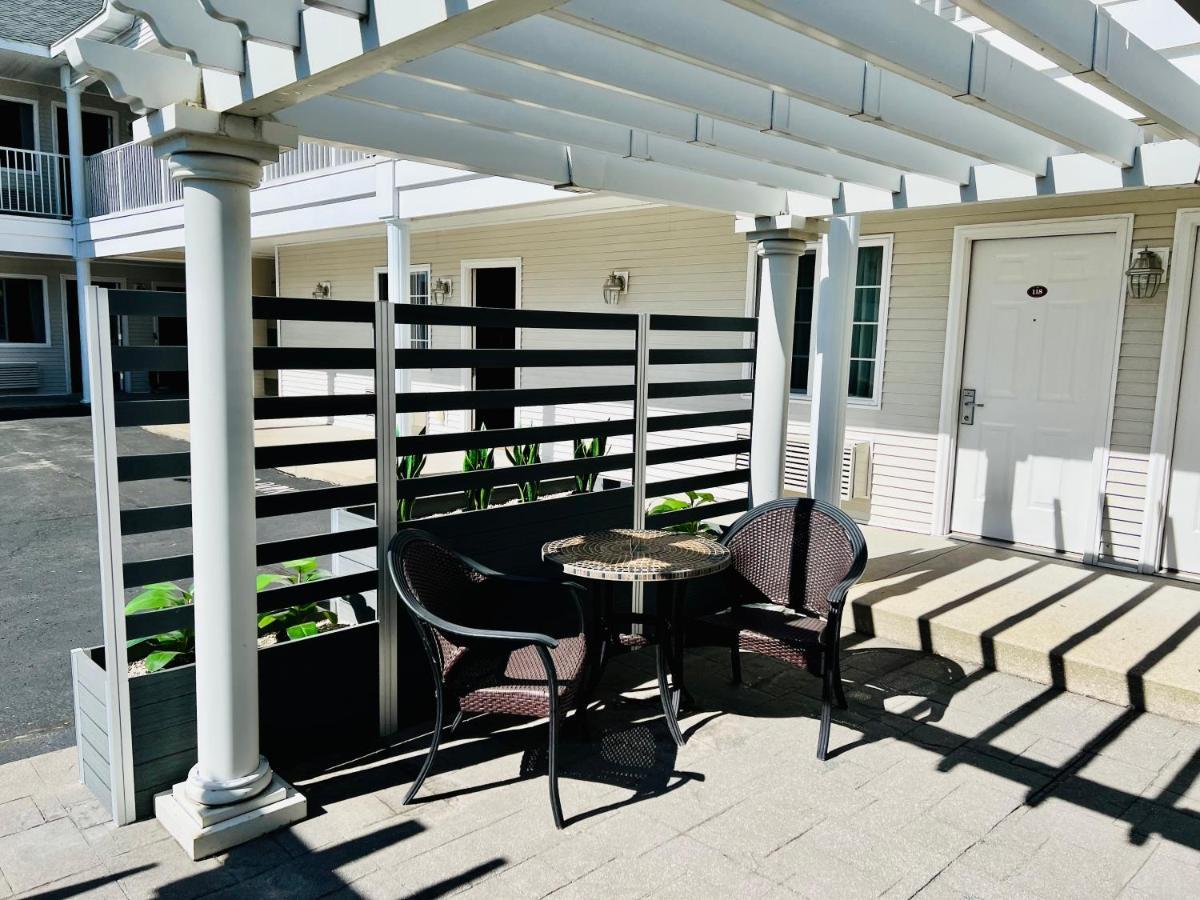 Court Plaza Inn & Suites Of Mackinaw Mackinaw City Exterior foto