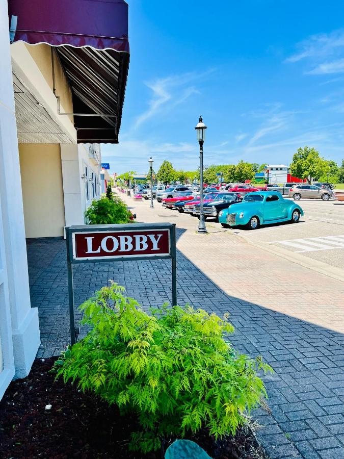 Court Plaza Inn & Suites Of Mackinaw Mackinaw City Exterior foto