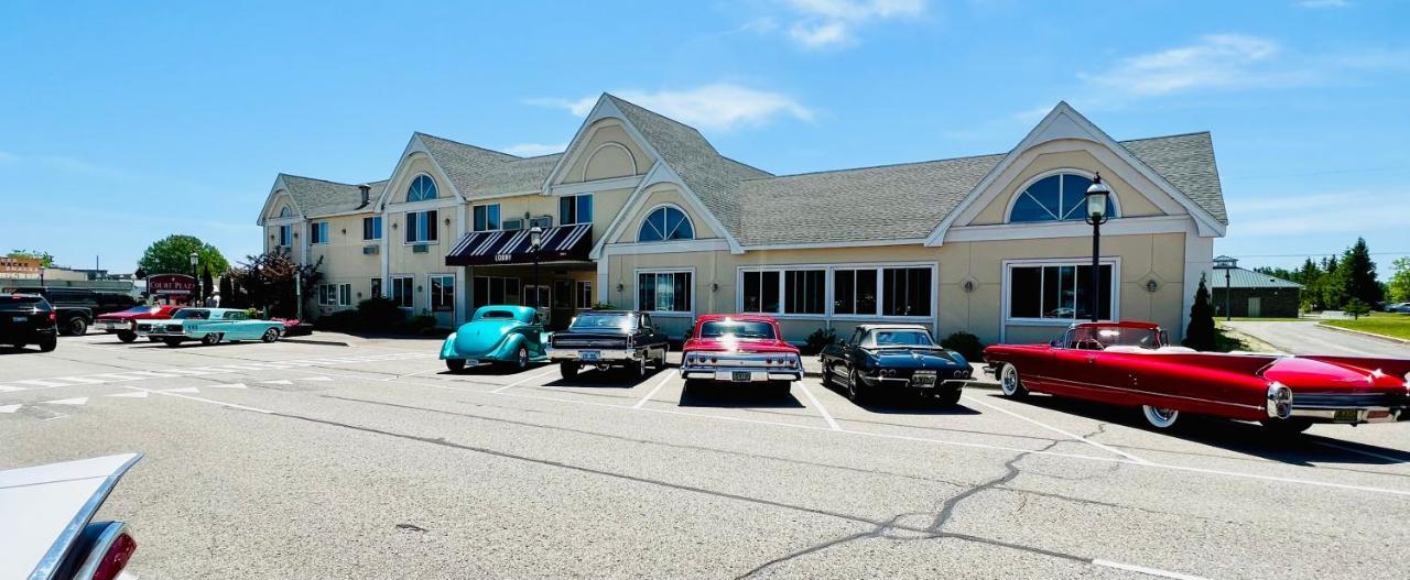 Court Plaza Inn & Suites Of Mackinaw Mackinaw City Exterior foto