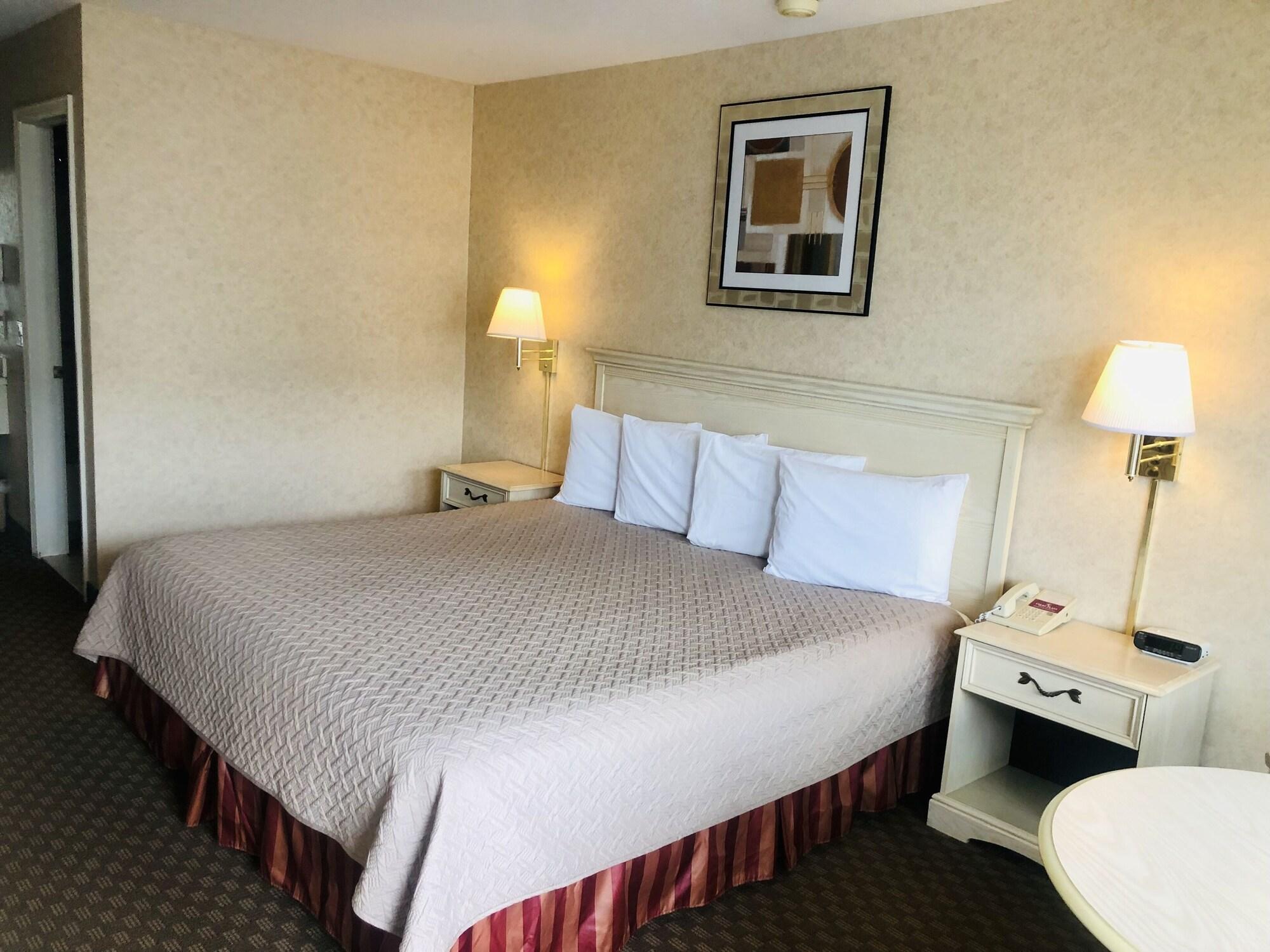 Court Plaza Inn & Suites Of Mackinaw Mackinaw City Exterior foto