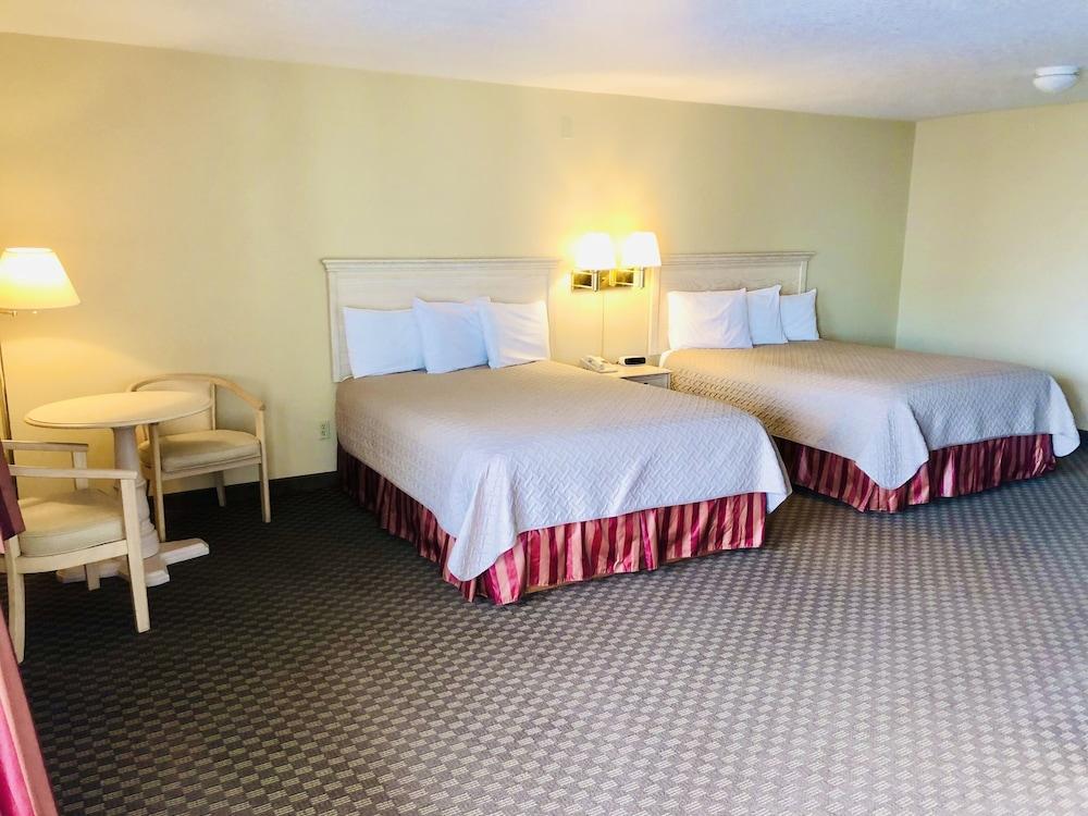 Court Plaza Inn & Suites Of Mackinaw Mackinaw City Exterior foto