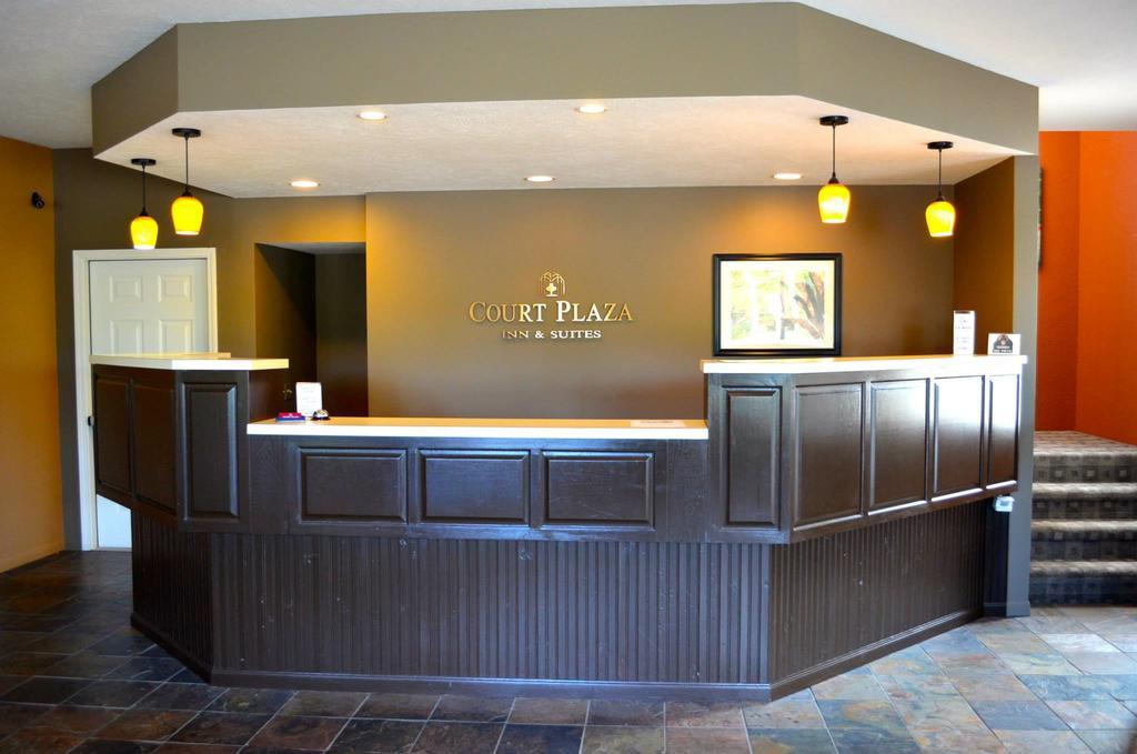 Court Plaza Inn & Suites Of Mackinaw Mackinaw City Exterior foto