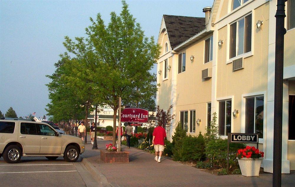 Court Plaza Inn & Suites Of Mackinaw Mackinaw City Exterior foto