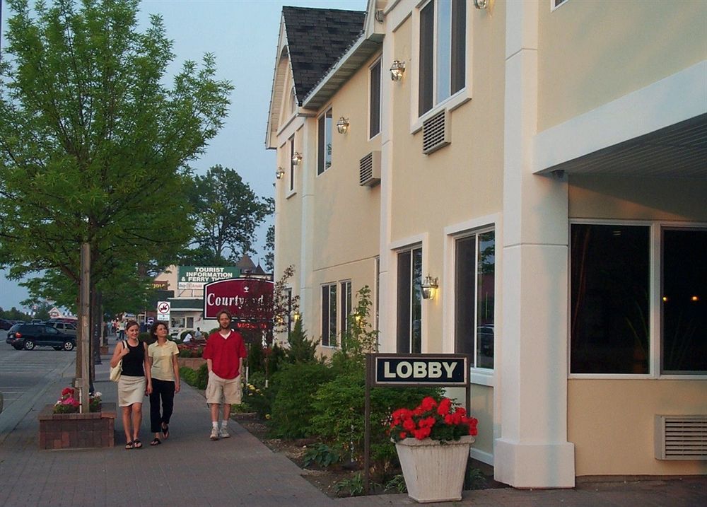Court Plaza Inn & Suites Of Mackinaw Mackinaw City Exterior foto